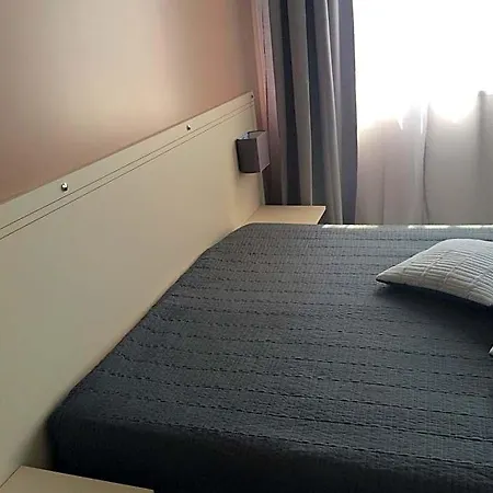 La Caroline Отель Corbie