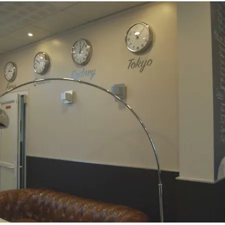 La Caroline Hotel 2*