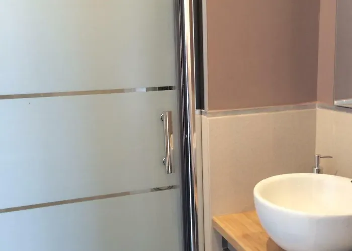 Hotel La Caroline 2*